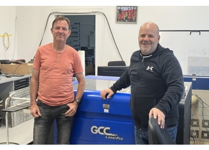 1GCC LsaerPro S400 laser engraver